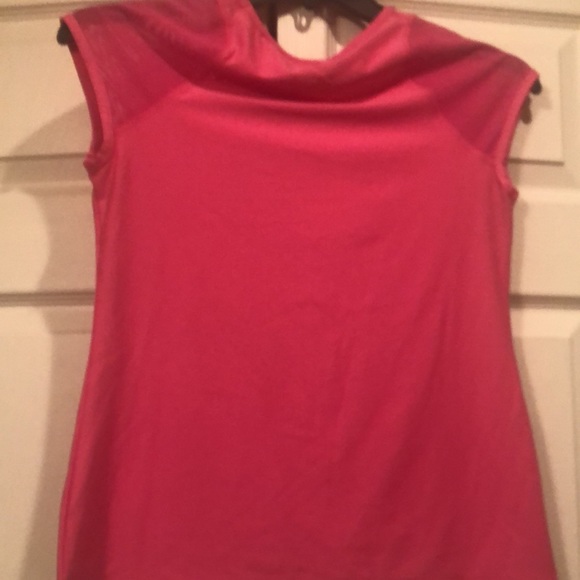 Vogo Athletica - Medium - Hot Pink Sleeveless Shirt - Picture 5 of 5